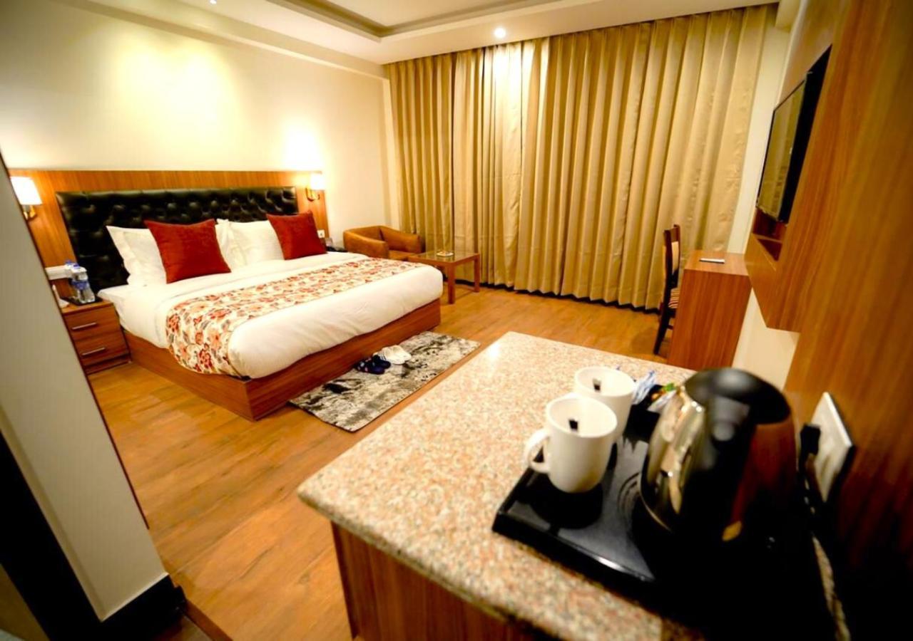 Отель Simsa Heights Manali Экстерьер фото