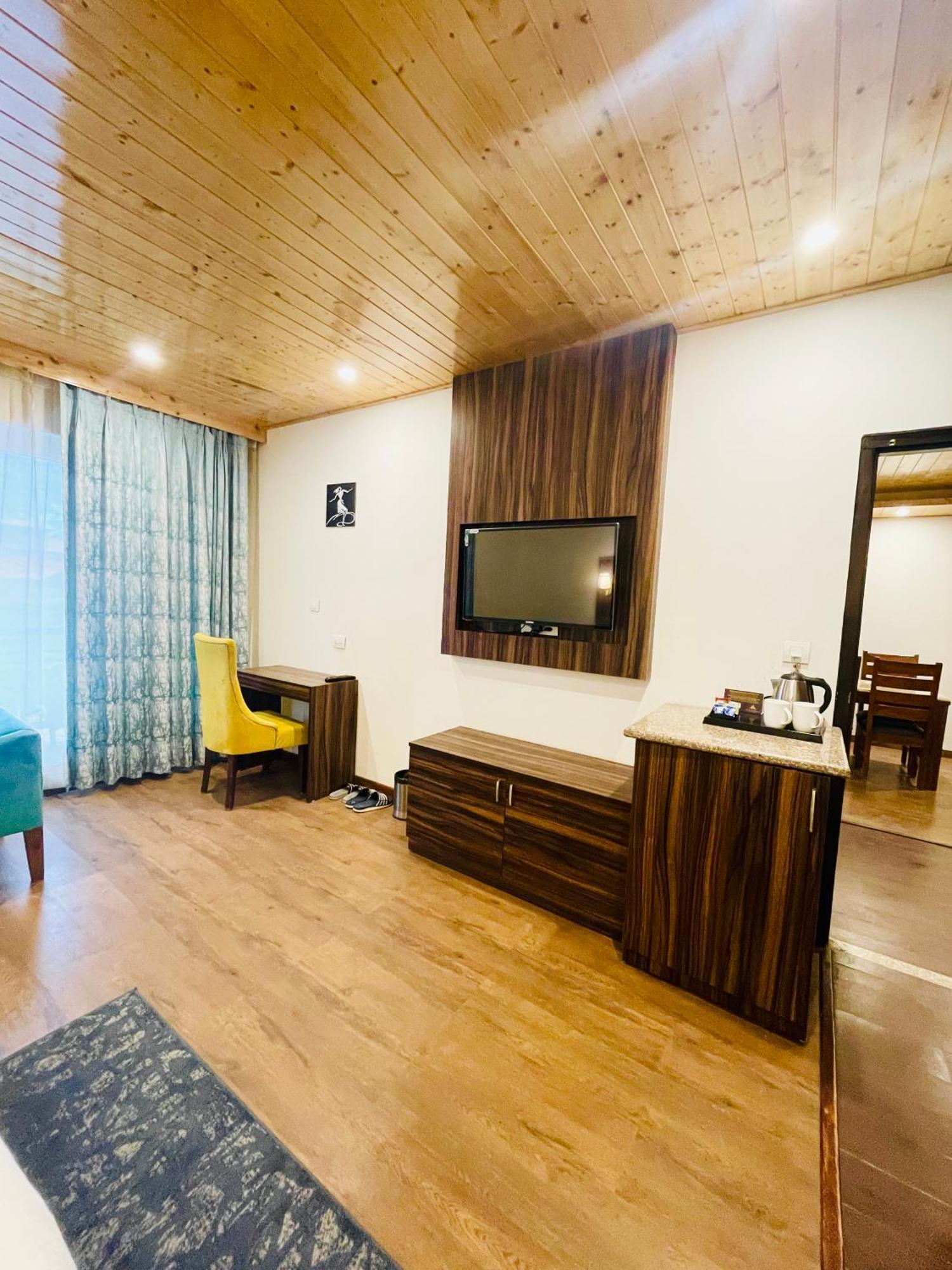 Отель Simsa Heights Manali Экстерьер фото